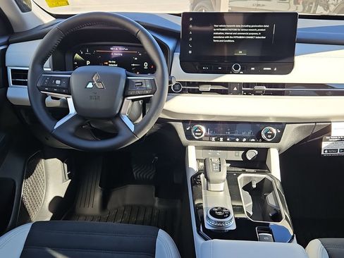 New 2026 Mitsubishi Outlander SE image 21
