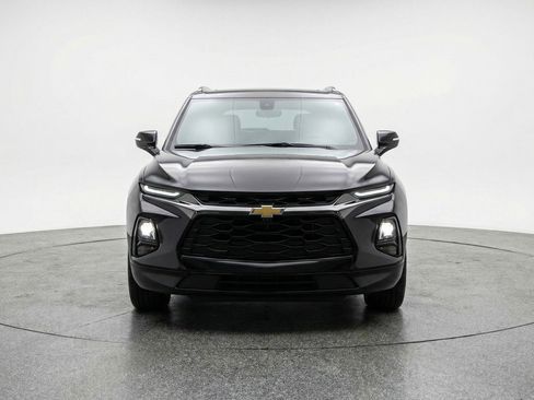 Used 2025 Chevrolet Blazer LT FWD image 2