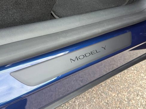 Used 2023 Tesla Model Y Performance image 44