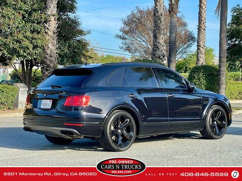 Used 2017 Bentley Bentayga AWD/4WD image 31