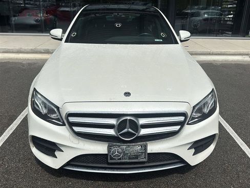 Used 2018 Mercedes-Benz E 300 4MATIC image 3