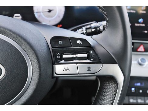 Used 2025 Hyundai Elantra Limited image 16