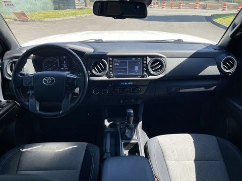Used 2021 Toyota Tacoma TRD Off-Road AWD/4WD image 19