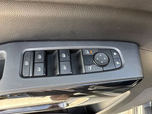 Used 2023 Nissan Pathfinder S AWD/4WD image 17