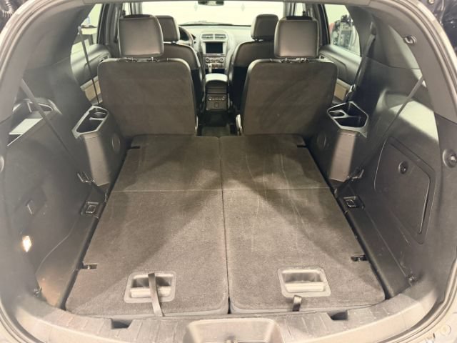 Used 2017 Ford Explorer XLT w/ Equipment Group 202A AWD/4WD image 31
