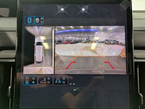 Used 2026 GMC Yukon XL Denali w/ Sun & Power Step Package AWD/4WD image 13