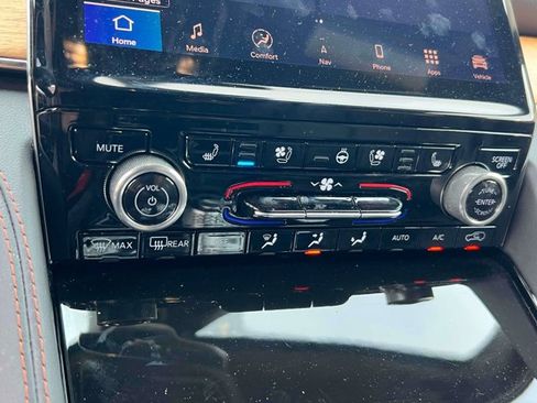 Certified 2022 Jeep Grand Cherokee Summit AWD/4WD image 29