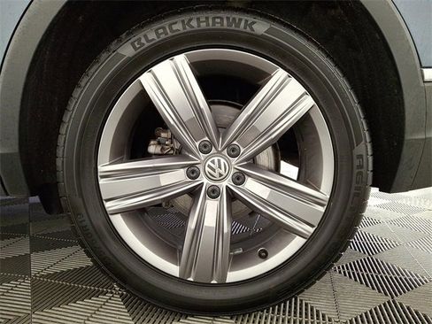 Used 2020 Volkswagen Tiguan SEL w/ 3rd Row Seat Package image 11
