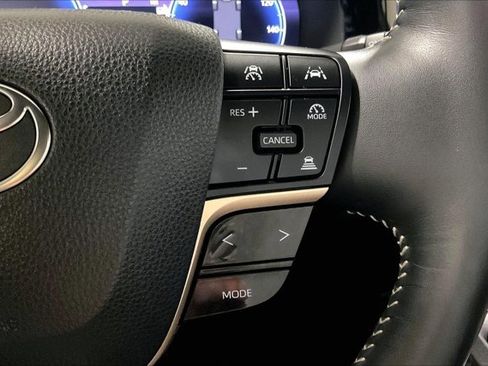 Used 2025 Toyota Crown Signia w/ Advanced Technology Package image 19