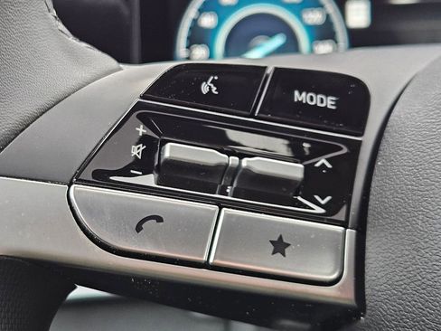 New 2026 Hyundai Elantra Limited FWD image 18
