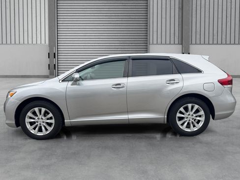 Used 2015 Toyota Venza XLE FWD image 2