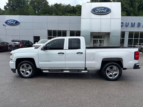 Used 2018 Chevrolet Silverado 1500 Custom w/ Custom Value Package RWD image 2