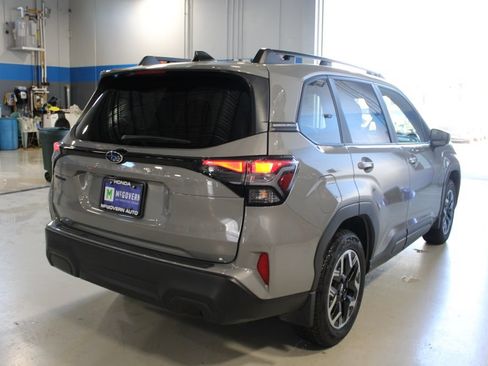 Used 2025 Subaru Forester Premium AWD/4WD image 26