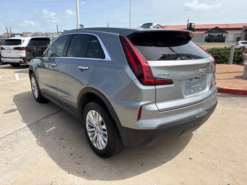 Used 2024 Cadillac XT4 Luxury w/ Cold Weather Package FWD image 3