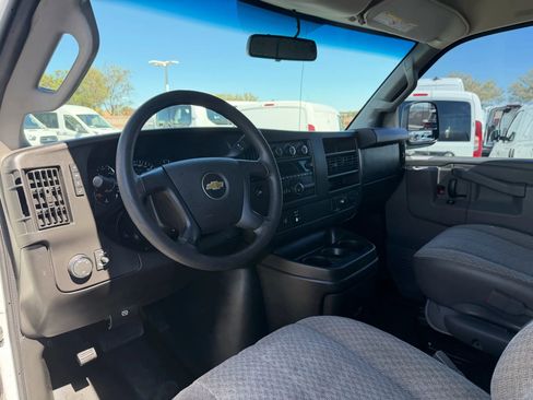 Used 2016 Chevrolet Express 2500 image 15