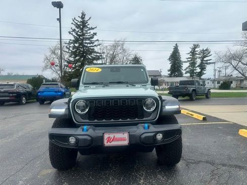 Used 2024 Jeep Wrangler Unlimited AWD/4WD image 2
