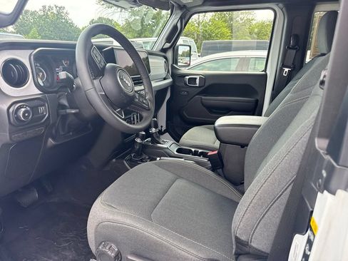 Used 2025 Jeep Wrangler Sport AWD/4WD image 3