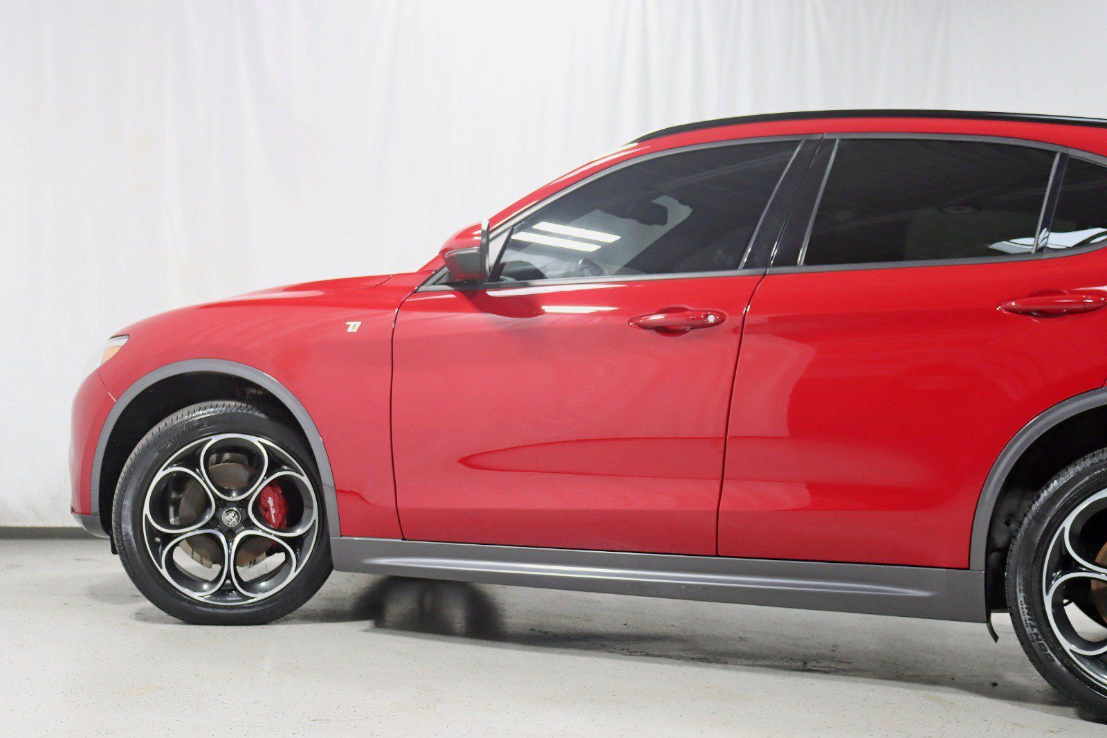 Used 2022 Alfa Romeo Stelvio Ti AWD/4WD image 11