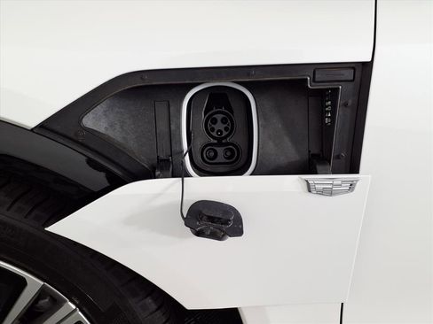 Certified 2024 Cadillac Lyriq Luxury image 24