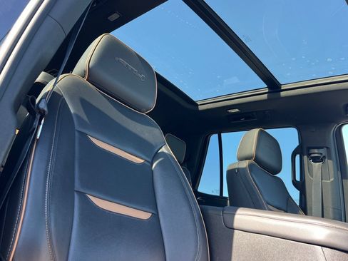 Used 2023 GMC Yukon AT4 w/ AT4 Premium Package AWD/4WD image 23