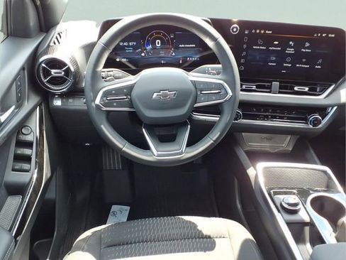 New 2026 Chevrolet Equinox LT w/ Midnight Edition FWD image 4