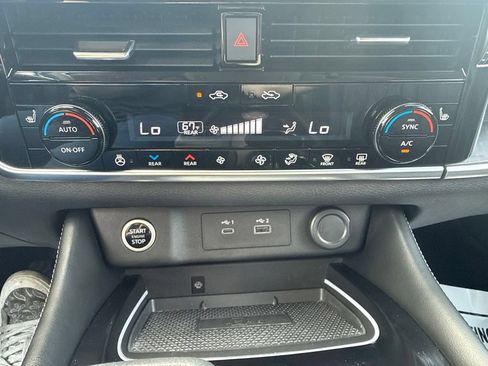 Used 2021 Nissan Rogue Platinum AWD/4WD image 24