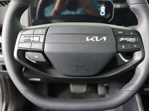 Used 2025 Kia K4 EX image 11