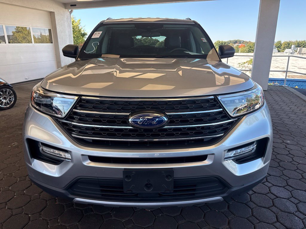 Used 2023 Ford Explorer XLT w/ Equipment Group 202A AWD/4WD image 2