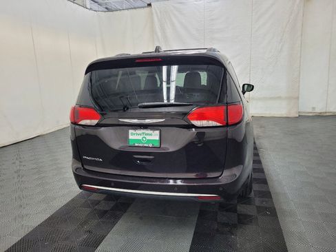 Used 2017 Chrysler Pacifica Touring-L Plus w/ Tire & Wheel Group FWD image 7