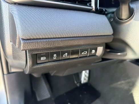 Used 2025 Toyota Camry SE image 11