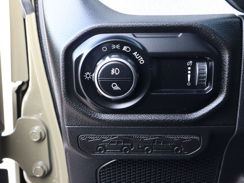 Used 2025 Jeep Gladiator Willys image 21