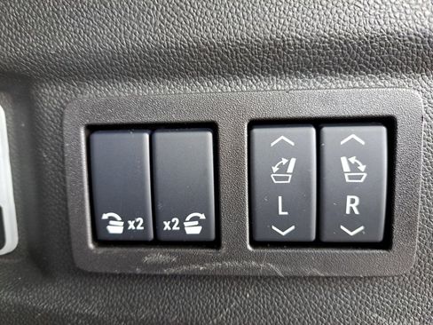 Used 2025 GMC Yukon Denali AWD/4WD image 23