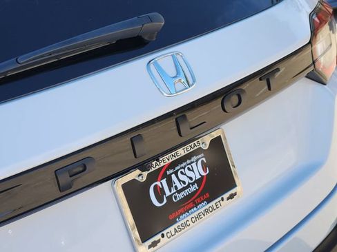 Used 2025 Honda Pilot EX-L image 9