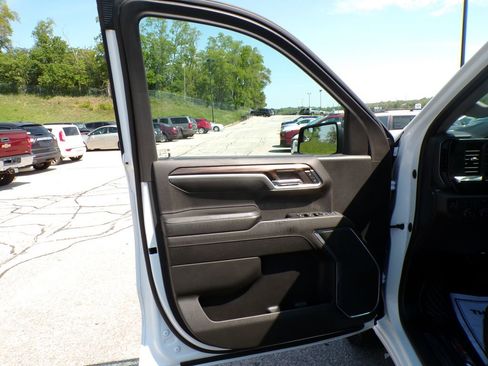 Used 2023 Chevrolet Silverado 1500 LT Trail Boss AWD/4WD image 22