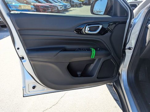 New 2026 Jeep Compass Latitude image 18