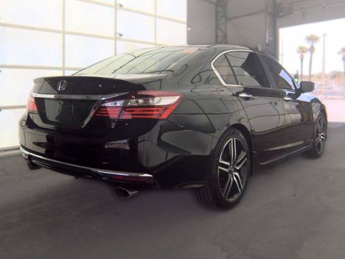 Used 2017 Honda Accord Sport image 4