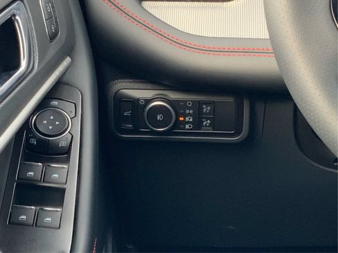 Used 2026 Ford Explorer ST-Line w/ ST-Line Street Pack AWD/4WD image 19