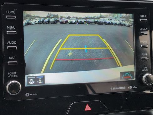 Used 2022 Toyota Venza LE image 29