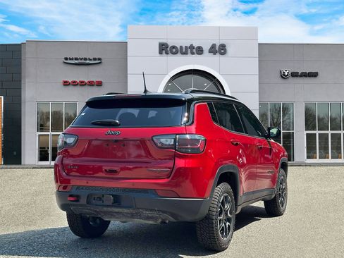 Used 2025 Jeep Compass Trailhawk w/ Trailhawk Elite Group AWD/4WD image 5