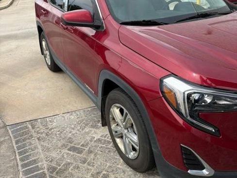 Used 2019 GMC Terrain SLE FWD image 2