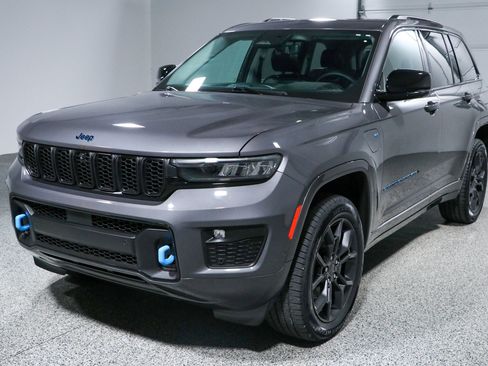 Used 2023 Jeep Grand Cherokee 30th Anniversary AWD/4WD image 33