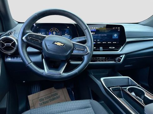 Used 2025 Chevrolet Equinox LT image 23