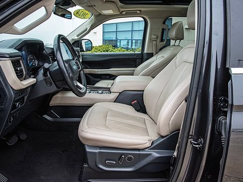 Used 2024 Ford Expedition Limited image 16