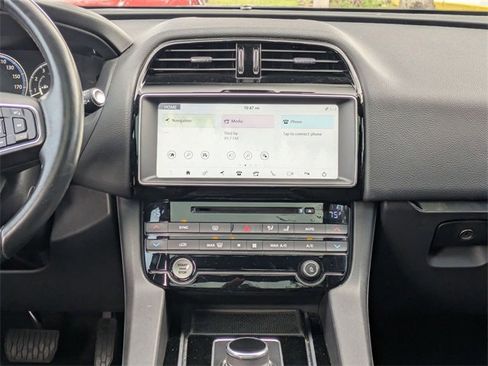 Used 2017 Jaguar F-PACE Prestige image 20