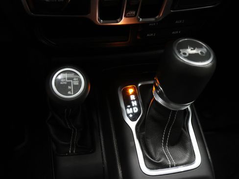 Used 2019 Jeep Wrangler Unlimited Sahara AWD/4WD image 43