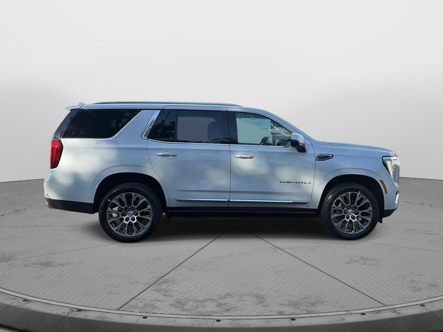 New 2026 GMC Yukon Denali w/ Denali Reserve Package AWD/4WD image 8
