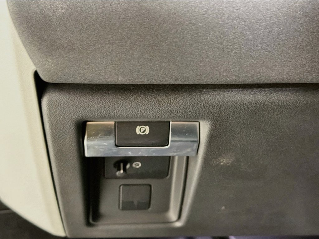 Used 2021 Land Rover Defender 110 SE AWD/4WD image 10
