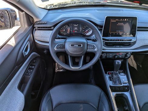 Used 2022 Jeep Compass Latitude AWD/4WD image 17