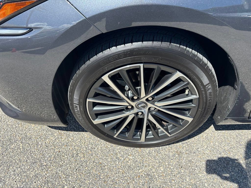 Used 2023 Lexus ES 300h w/ Premium Package FWD image 11