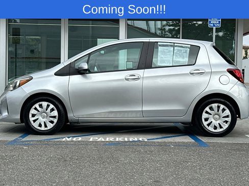 Used 2015 Toyota Yaris L image 7
